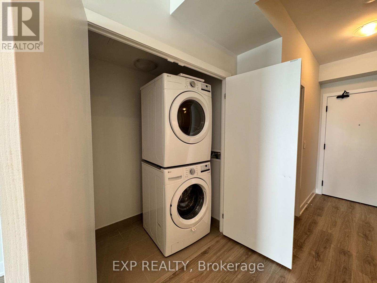 2205 - 430 Square One Drive, Mississauga, Ontario  L5B 0L6 - Photo 5 - W13076236