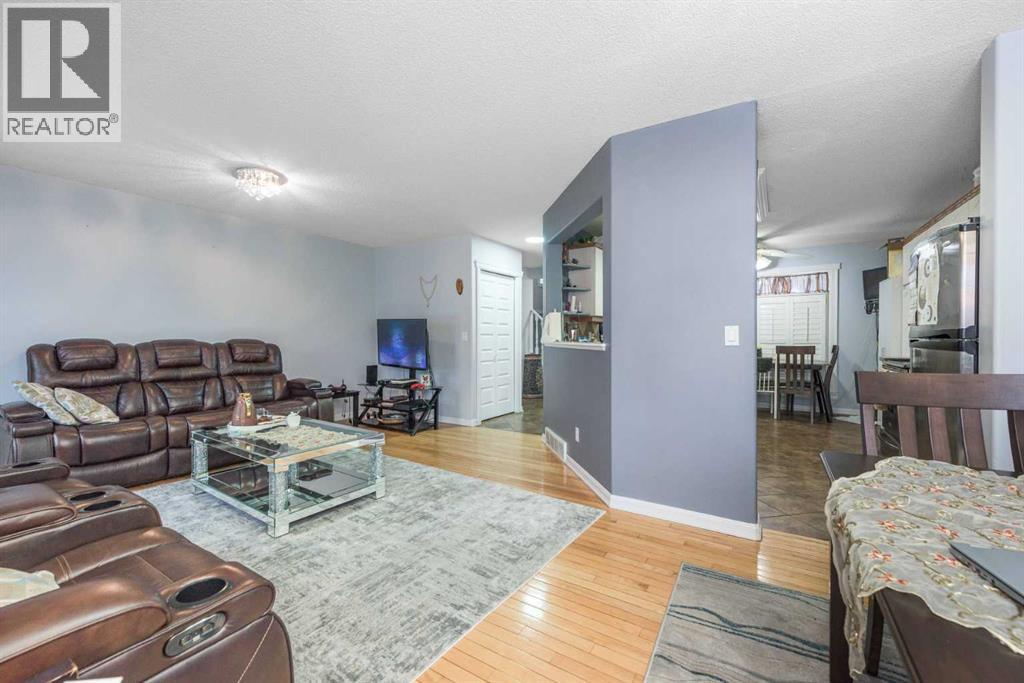 3810 Catalina Boulevard NE, Calgary, Alberta  T1Y 6Y3 - Photo 5 - A2286747