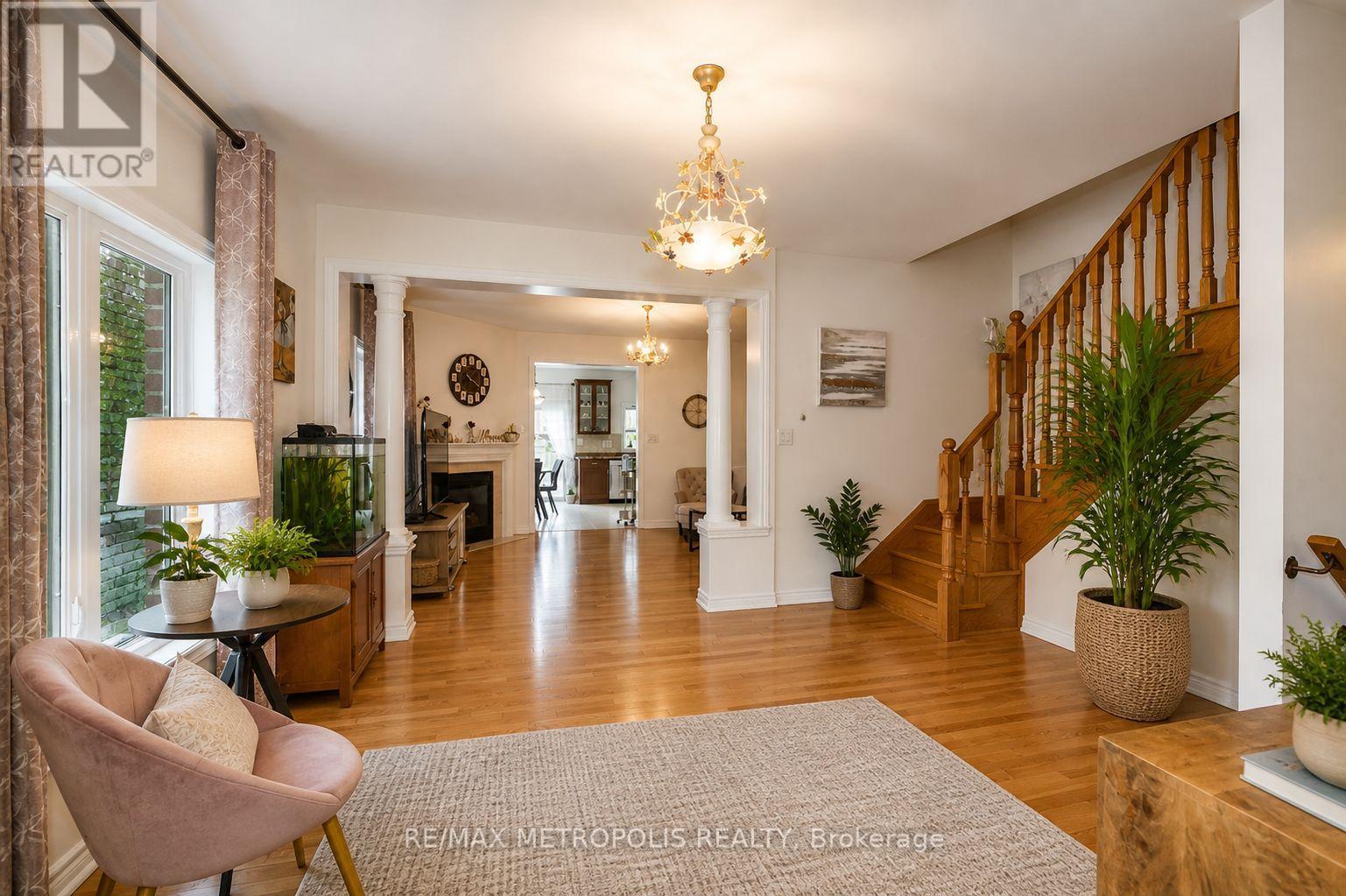 58 Lady Loretta Lane, Vaughan (Patterson), Ontario  L6A 4E9 - Photo 3 - N12899604