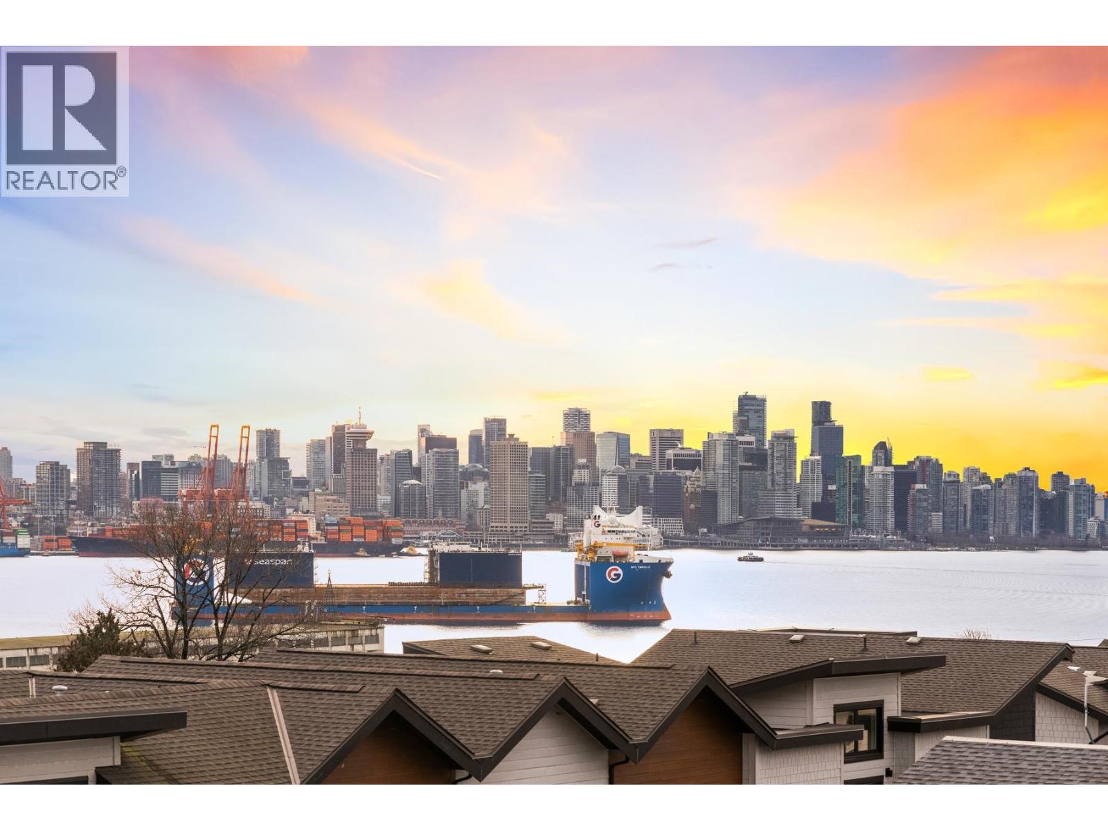 444 545 E 2nd Street, North Vancouver, British Columbia  V7L 1E1 - Photo 2 - R3108115