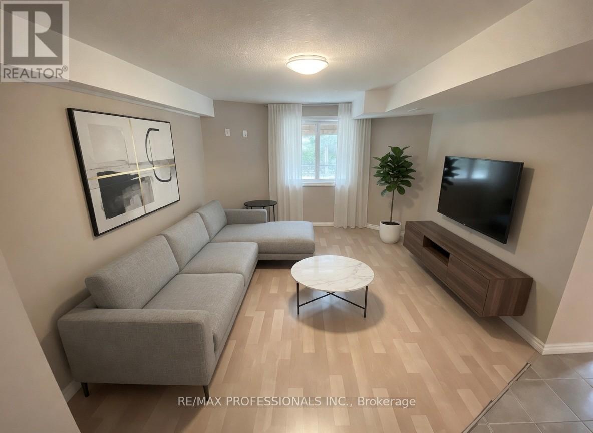 7153 Waldorf Way, Mississauga, Ontario  L5N 7R3 - Photo 14 - W12859462