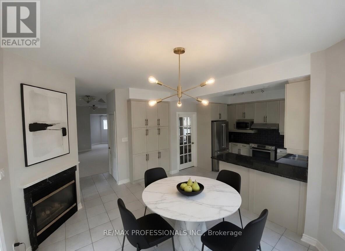 7153 Waldorf Way, Mississauga, Ontario  L5N 7R3 - Photo 10 - W12859462