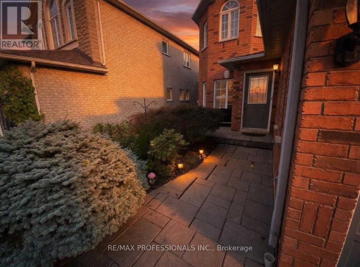 7153 Waldorf Way, Mississauga, Ontario  L5N 7R3 - Photo 44 - W12859462