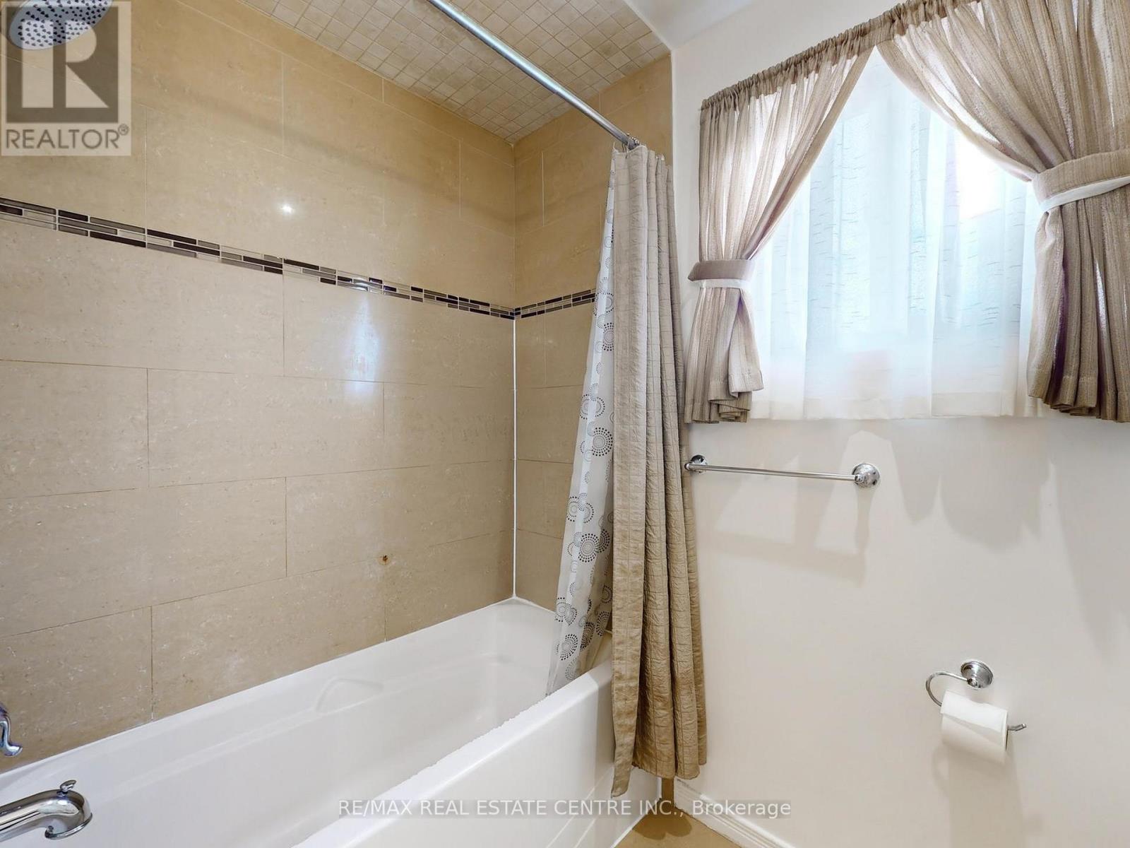 9 Fairchild Avenue, Toronto, Ontario  M2M 1T5 - Photo 13 - C13076254