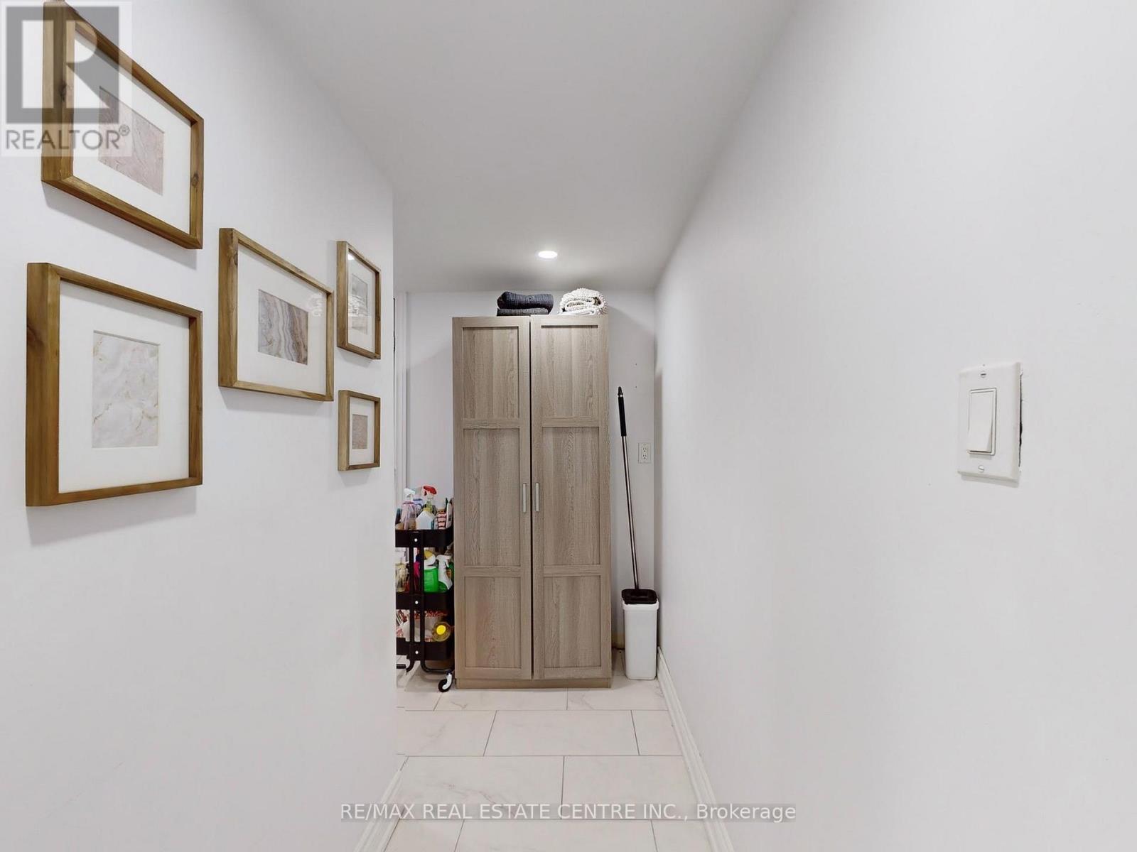9 Fairchild Avenue, Toronto, Ontario  M2M 1T5 - Photo 19 - C13076254