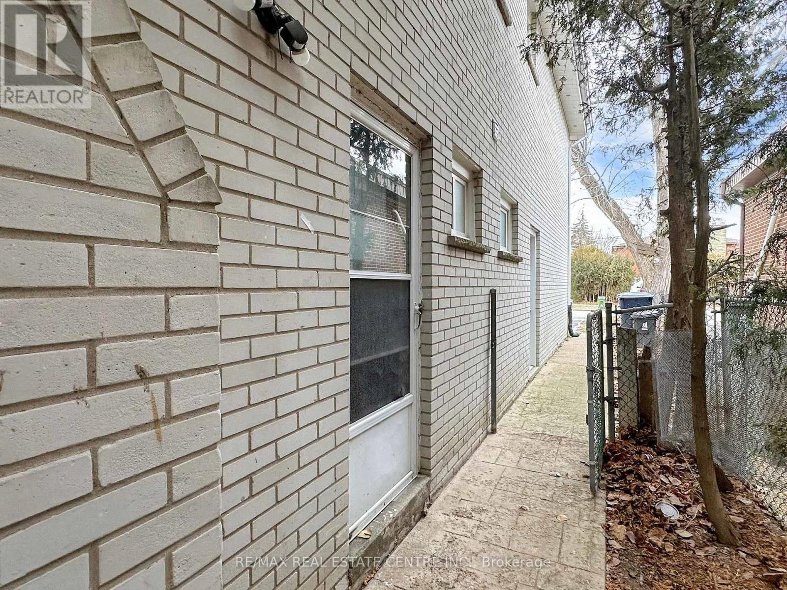 9 Fairchild Avenue, Toronto, Ontario  M2M 1T5 - Photo 20 - C13076254