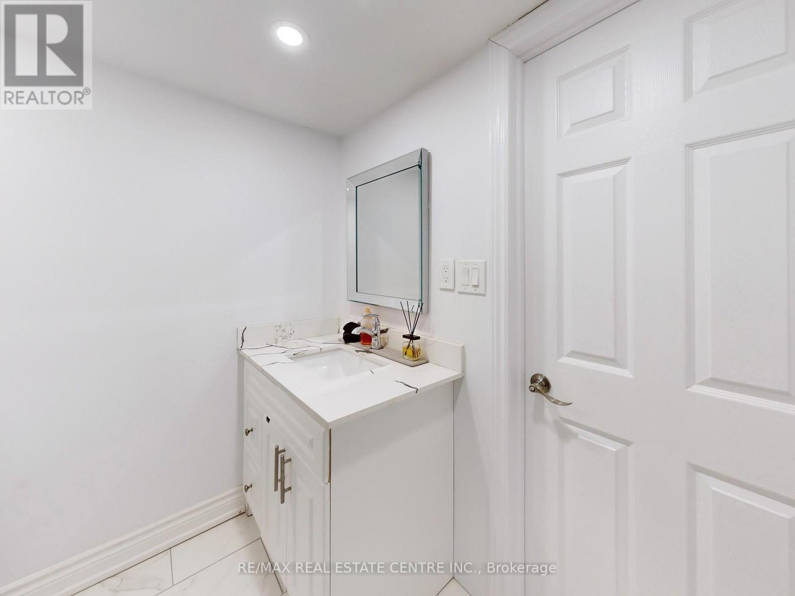9 Fairchild Avenue, Toronto, Ontario  M2M 1T5 - Photo 18 - C13076254