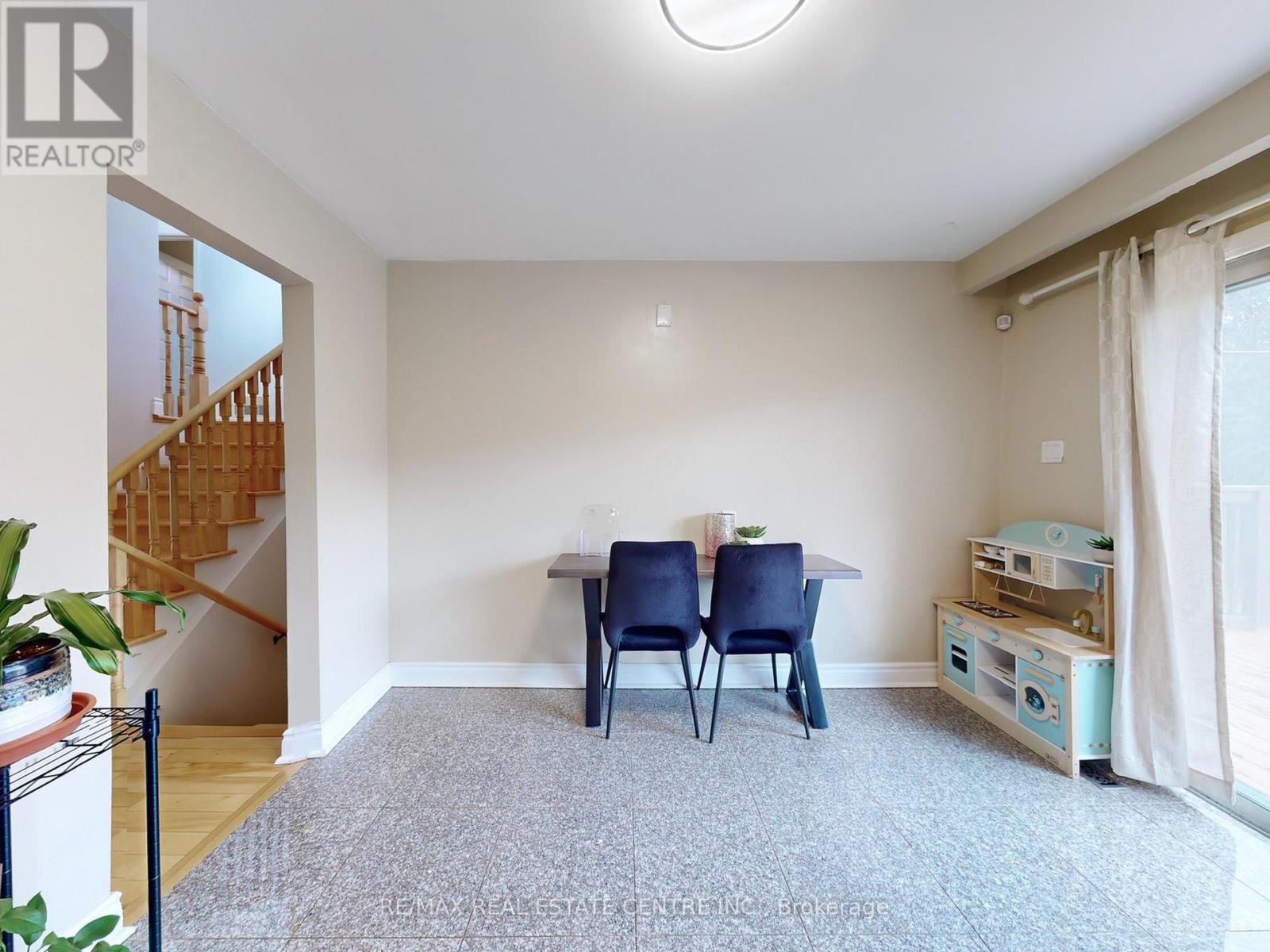 9 Fairchild Avenue, Toronto, Ontario  M2M 1T5 - Photo 6 - C13076254