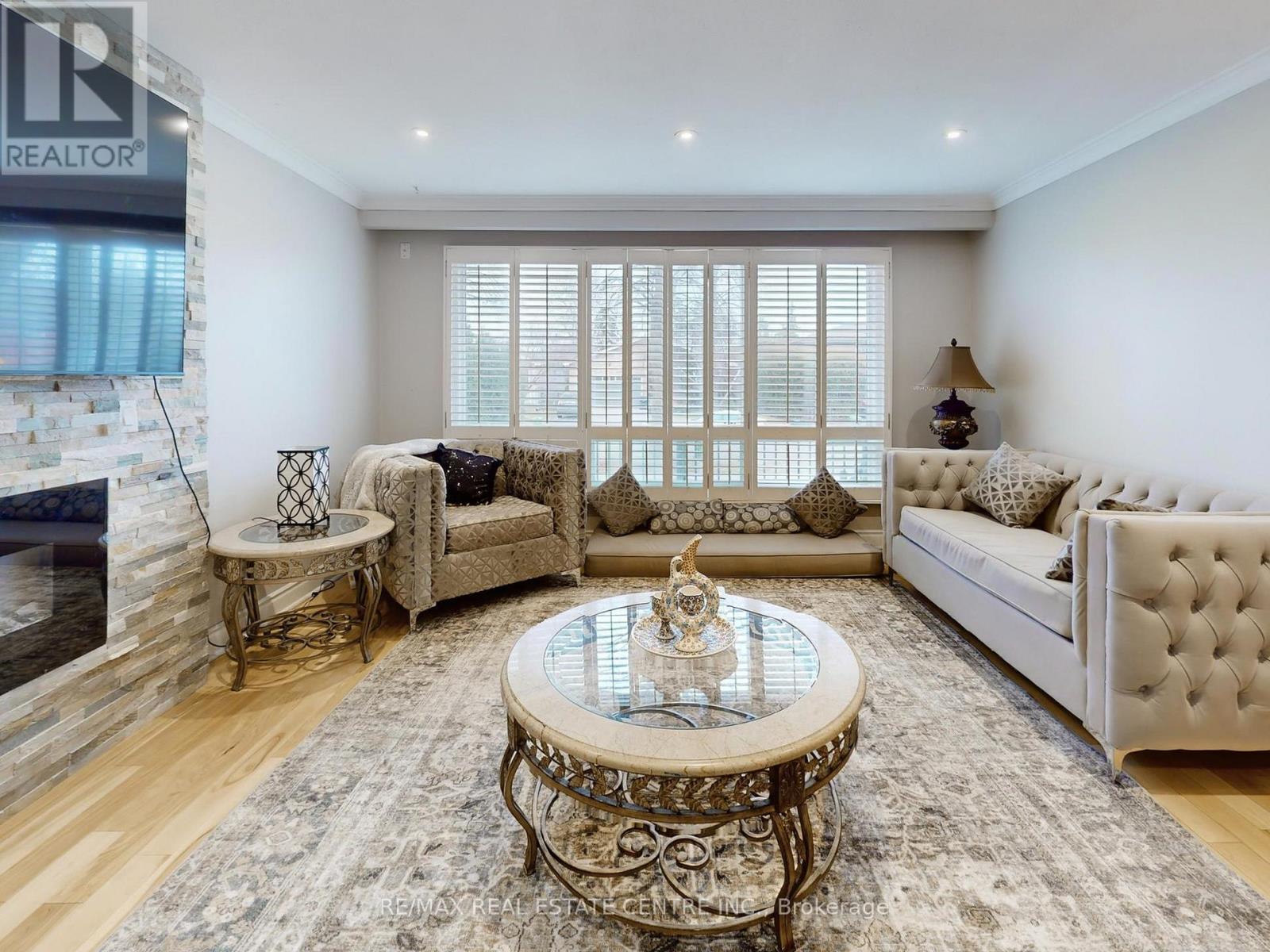 9 Fairchild Avenue, Toronto, Ontario  M2M 1T5 - Photo 2 - C13076254
