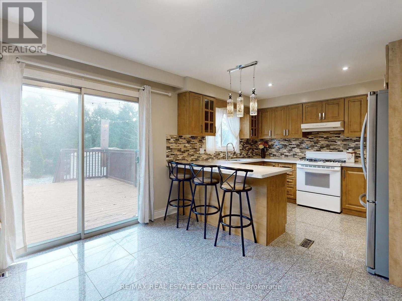 9 Fairchild Avenue, Toronto, Ontario  M2M 1T5 - Photo 4 - C13076254