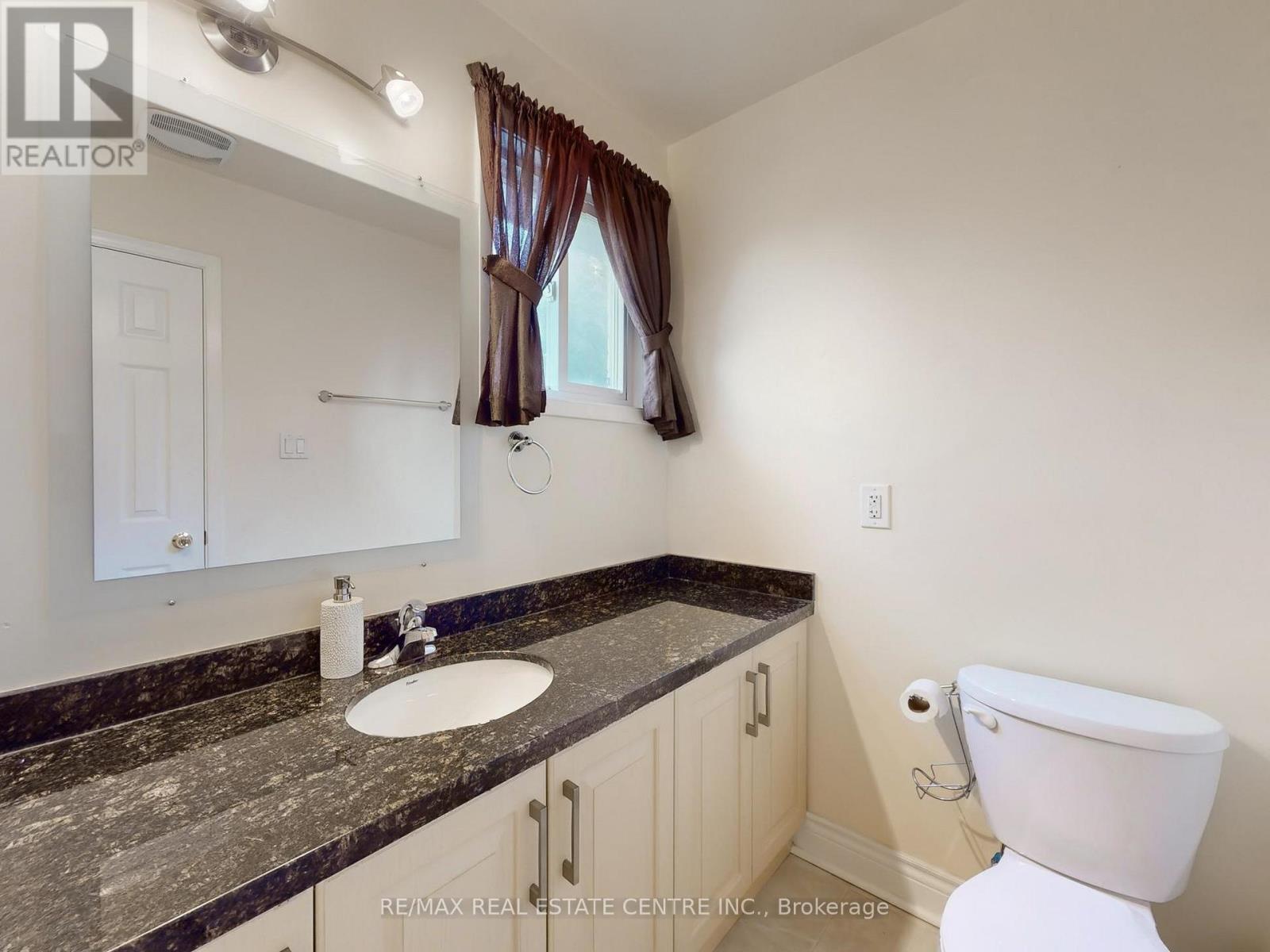 9 Fairchild Avenue, Toronto, Ontario  M2M 1T5 - Photo 9 - C13076254
