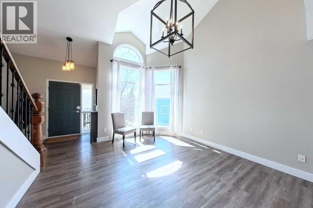 605 Downey Place, Okotoks, Alberta  T1S 1H6 - Photo 7 - A2305377