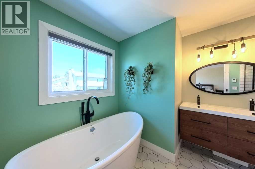 605 Downey Place, Okotoks, Alberta  T1S 1H6 - Photo 28 - A2305377