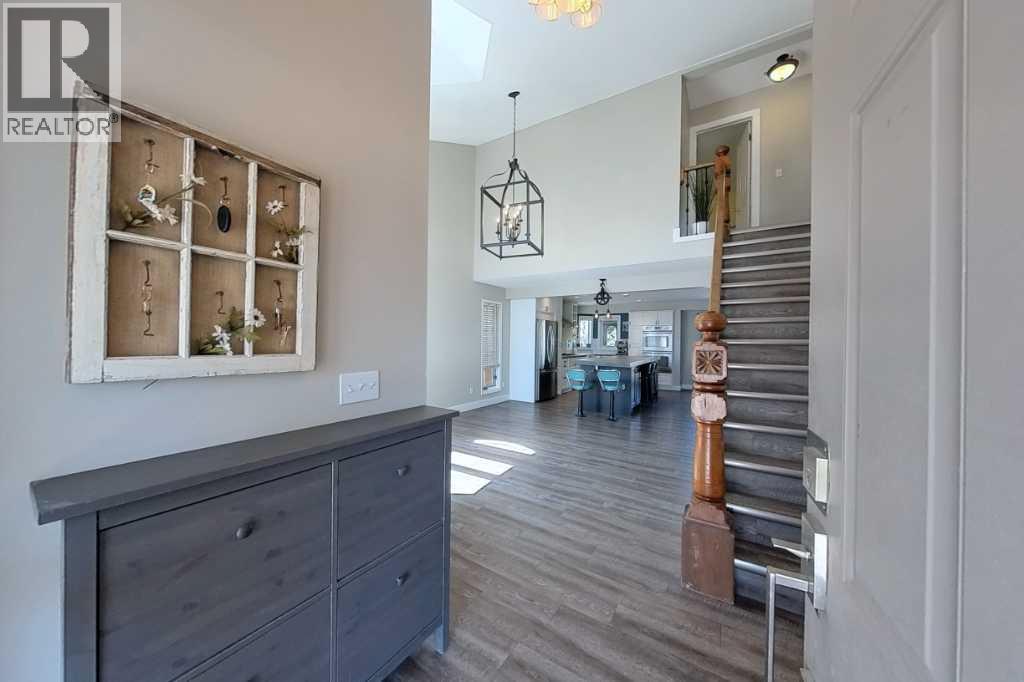 605 Downey Place, Okotoks, Alberta  T1S 1H6 - Photo 3 - A2305377