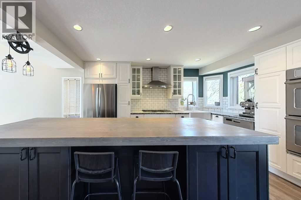 605 Downey Place, Okotoks, Alberta  T1S 1H6 - Photo 9 - A2305377