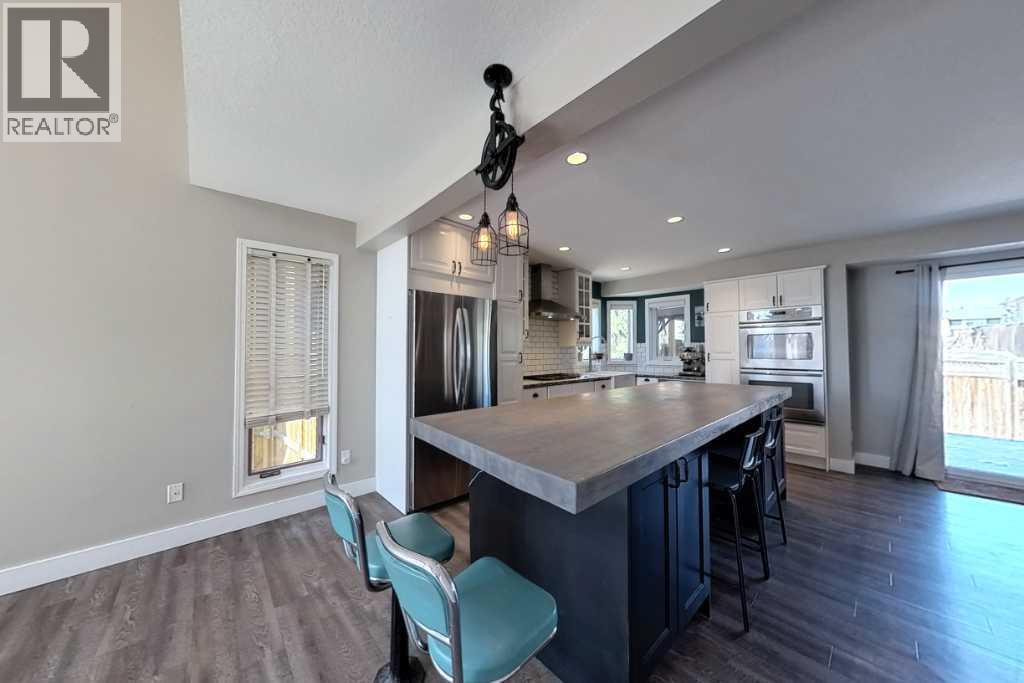 605 Downey Place, Okotoks, Alberta  T1S 1H6 - Photo 8 - A2305377