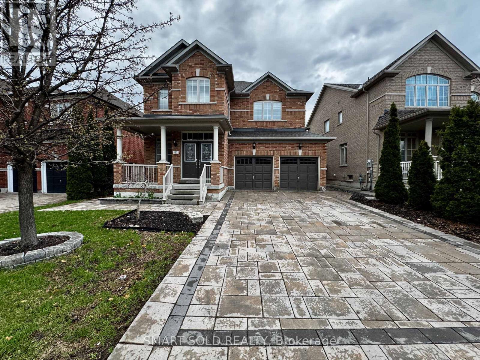 35 COSFORD STREET, Aurora, Ontario