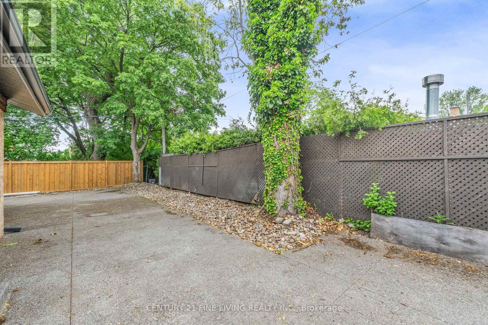 46 Rossburn Drive, Toronto, Ontario  M9C 2P8 - Photo 38 - W13076264
