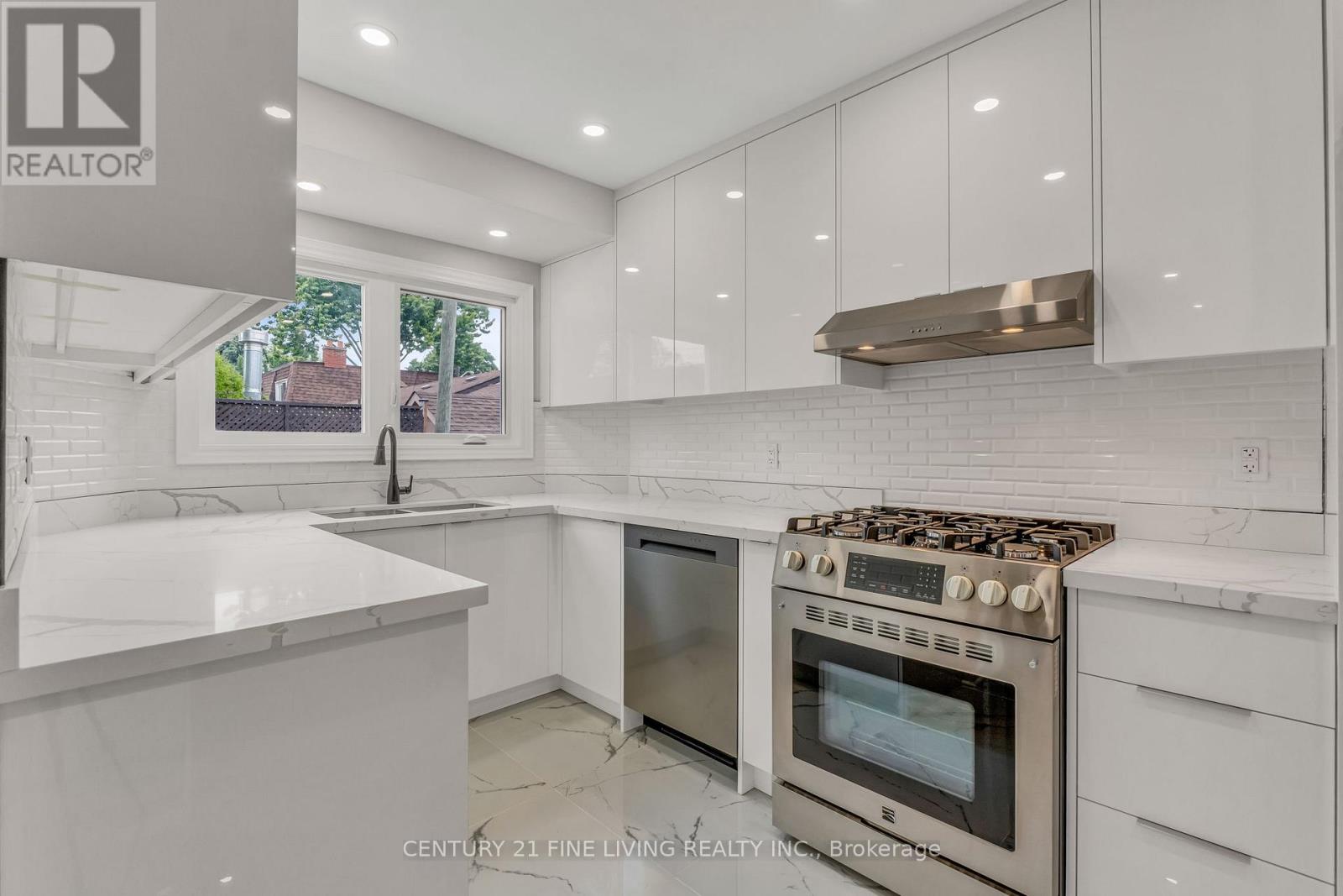 46 Rossburn Drive, Toronto, Ontario  M9C 2P8 - Photo 5 - W13076264