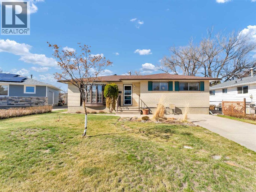 70 Morrow Court Nw, Medicine Hat, Alberta  T1A 7B7 - Photo 1 - A2304235