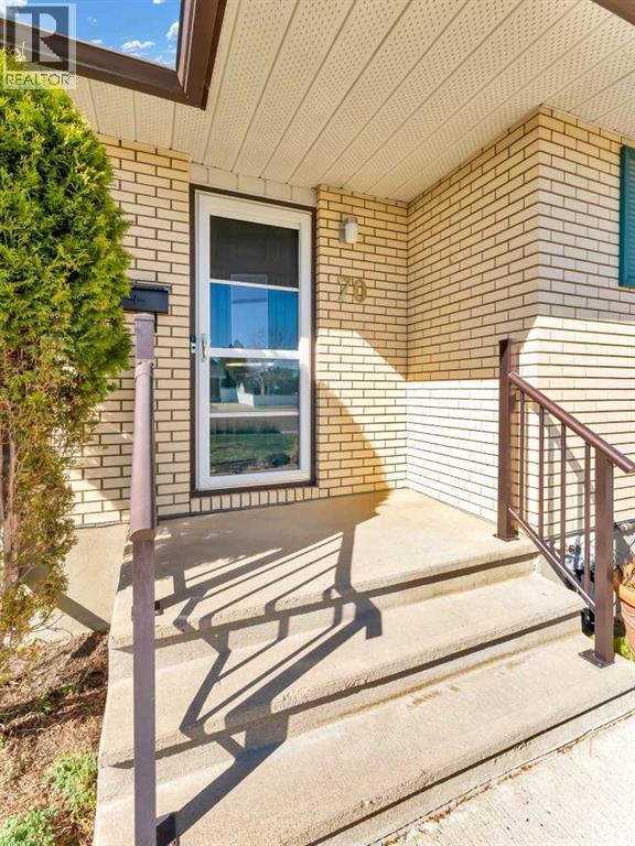 70 Morrow Court Nw, Medicine Hat, Alberta  T1A 7B7 - Photo 4 - A2304235