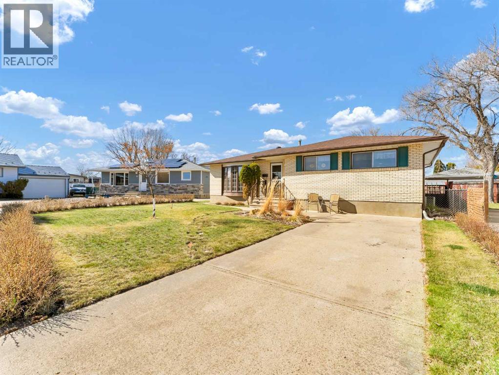 70 Morrow Court Nw, Medicine Hat, Alberta  T1A 7B7 - Photo 3 - A2304235