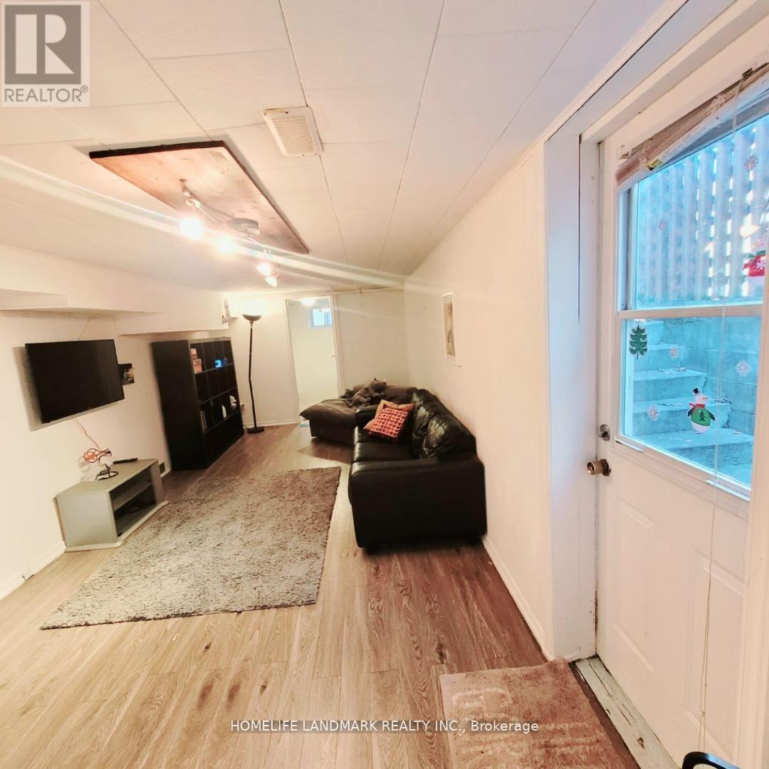 35 Wynn Road, Toronto, Ontario  M2R 1S8 - Photo 5 - C13076282