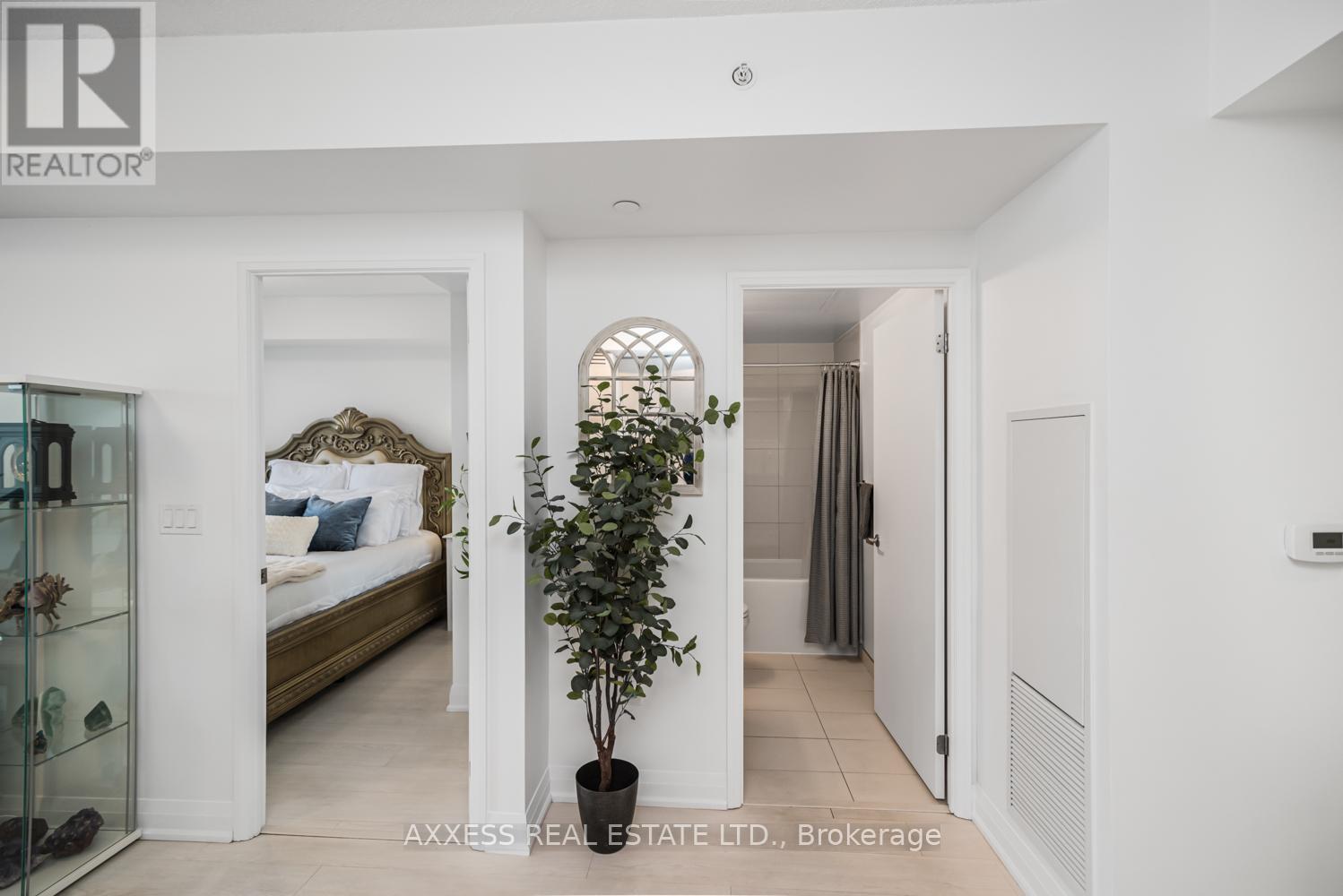 619 - 10 GIBBS ROAD, Toronto, Ontario