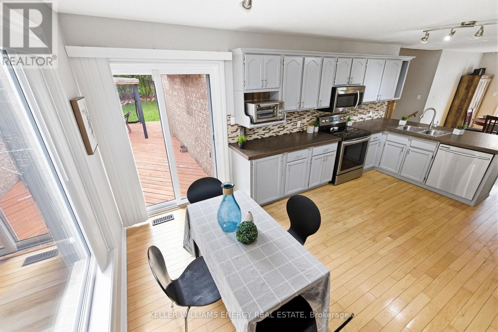 86 Rhonda Boulevard, Clarington, Ontario  L1C 3Y9 - Photo 9 - E13070072