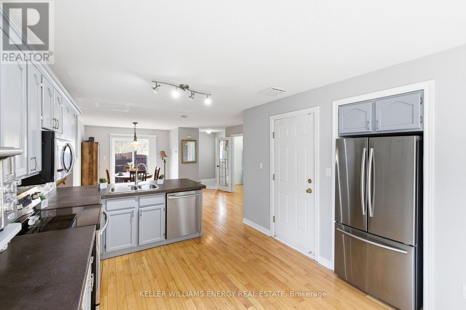 86 Rhonda Boulevard, Clarington, Ontario  L1C 3Y9 - Photo 7 - E13070072