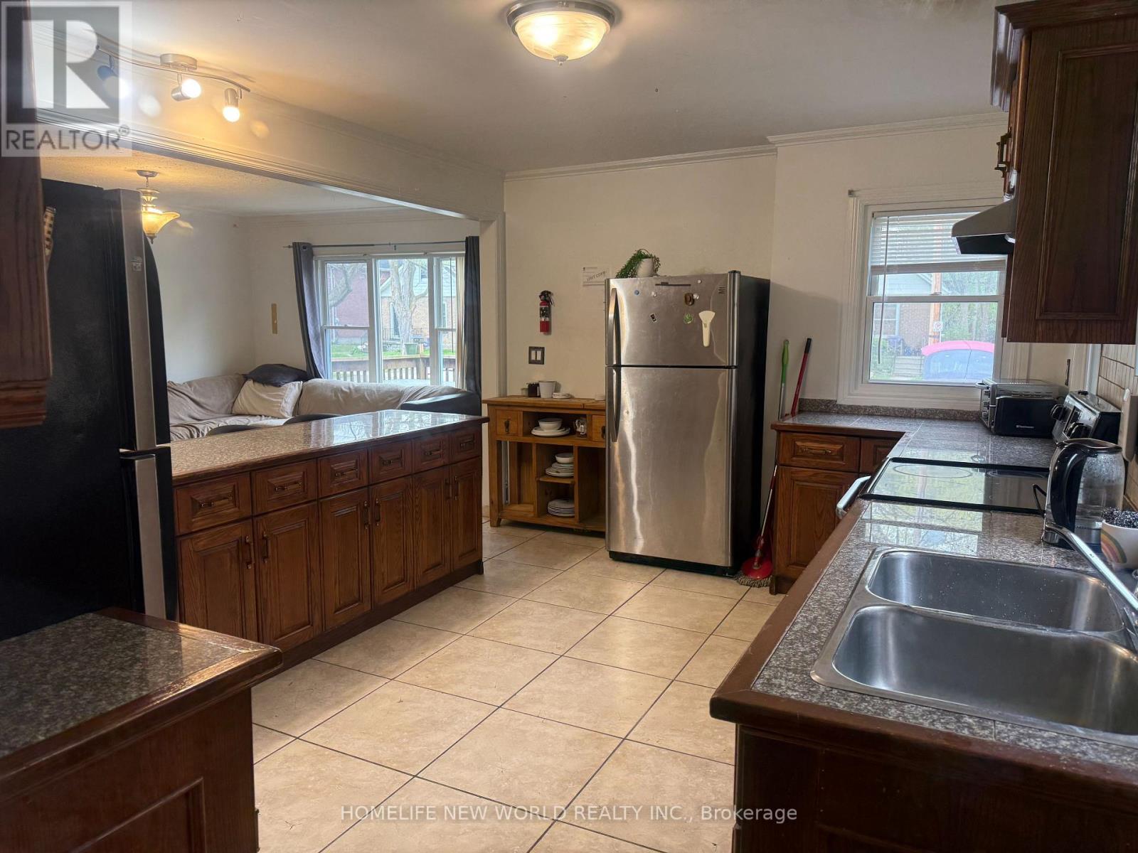 235 Bernard Avenue, London East, Ontario  M2K 1Z4 - Photo 8 - X12883260