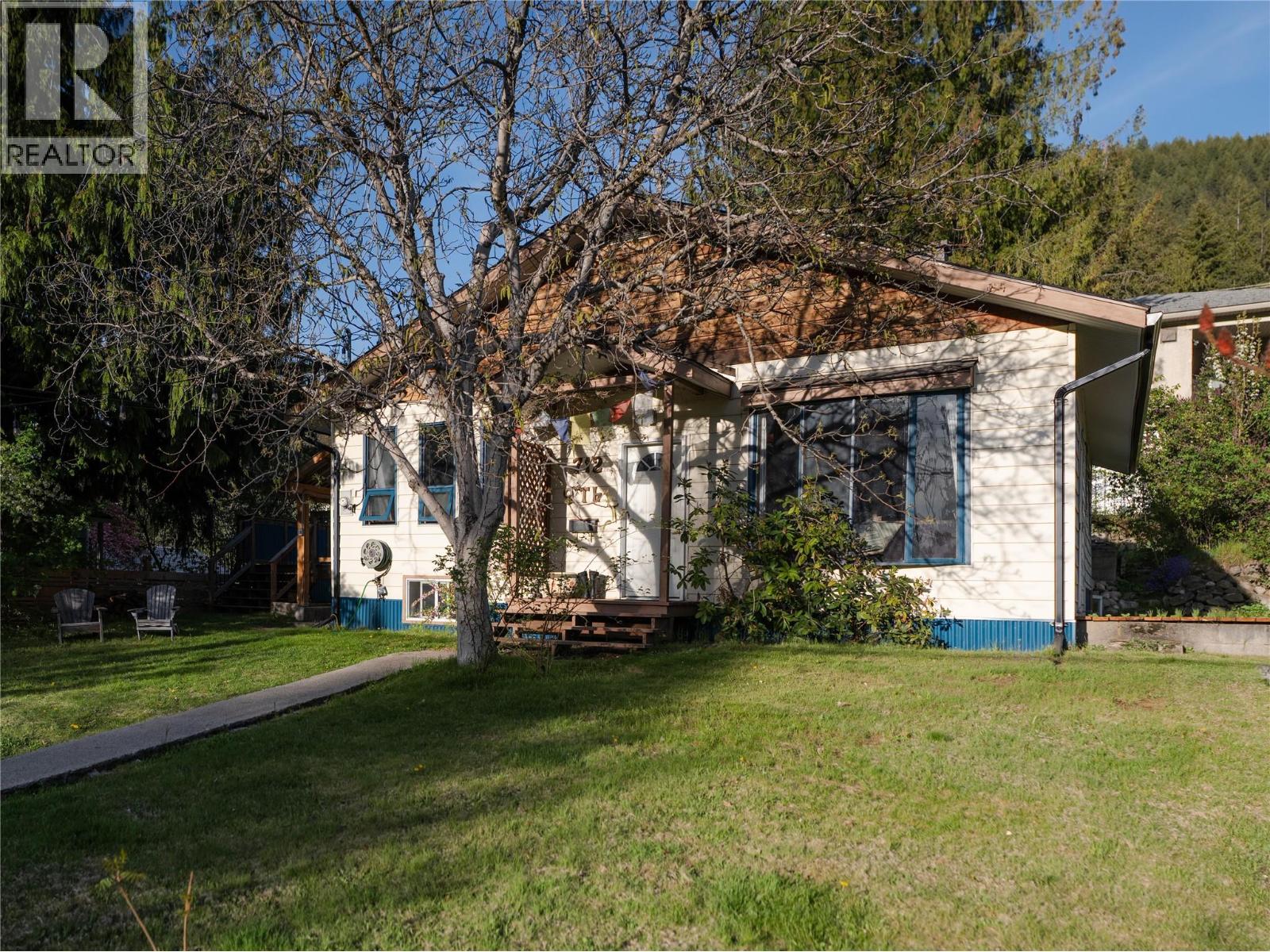 712 Ninth Street, Nelson, British Columbia  V1L 3B7 - Photo 4 - 10383129