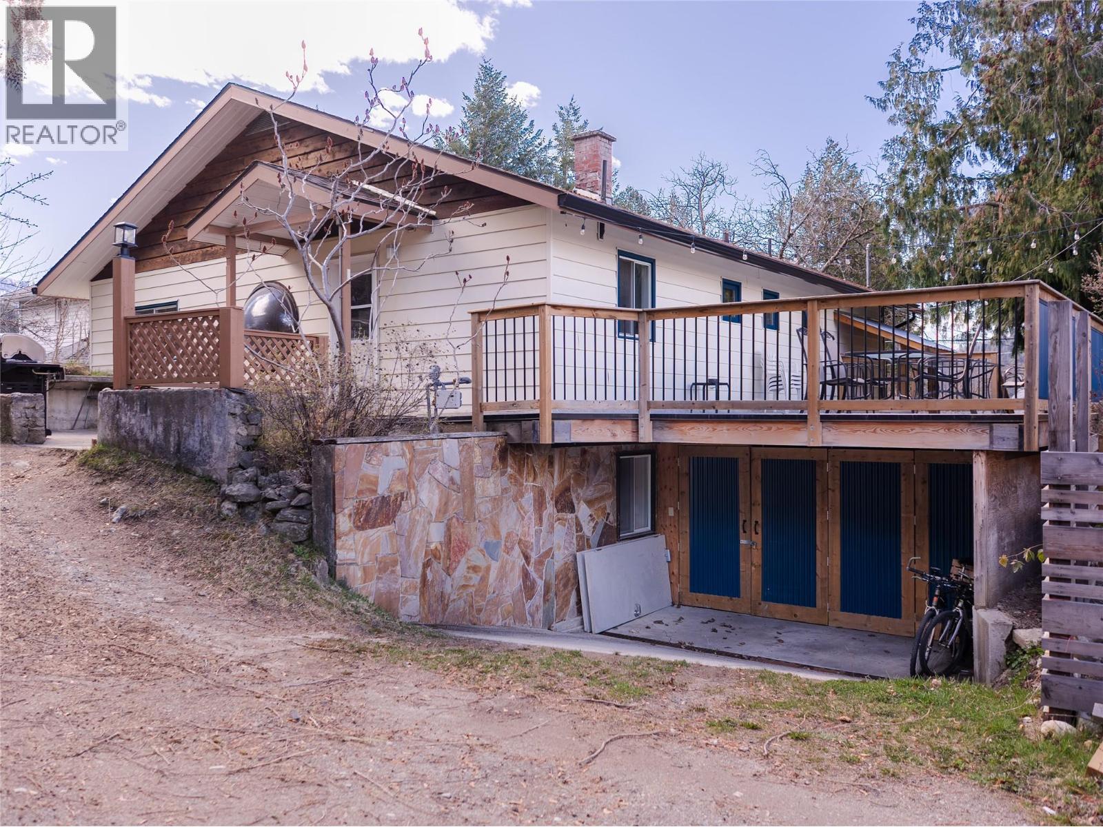 712 Ninth Street, Nelson, British Columbia  V1L 3B7 - Photo 3 - 10383129