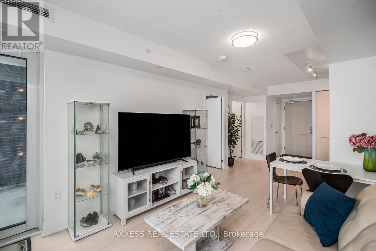 619 - 10 Gibbs Road, Toronto, Ontario  M9B 0E2 - Photo 4 - W12994186