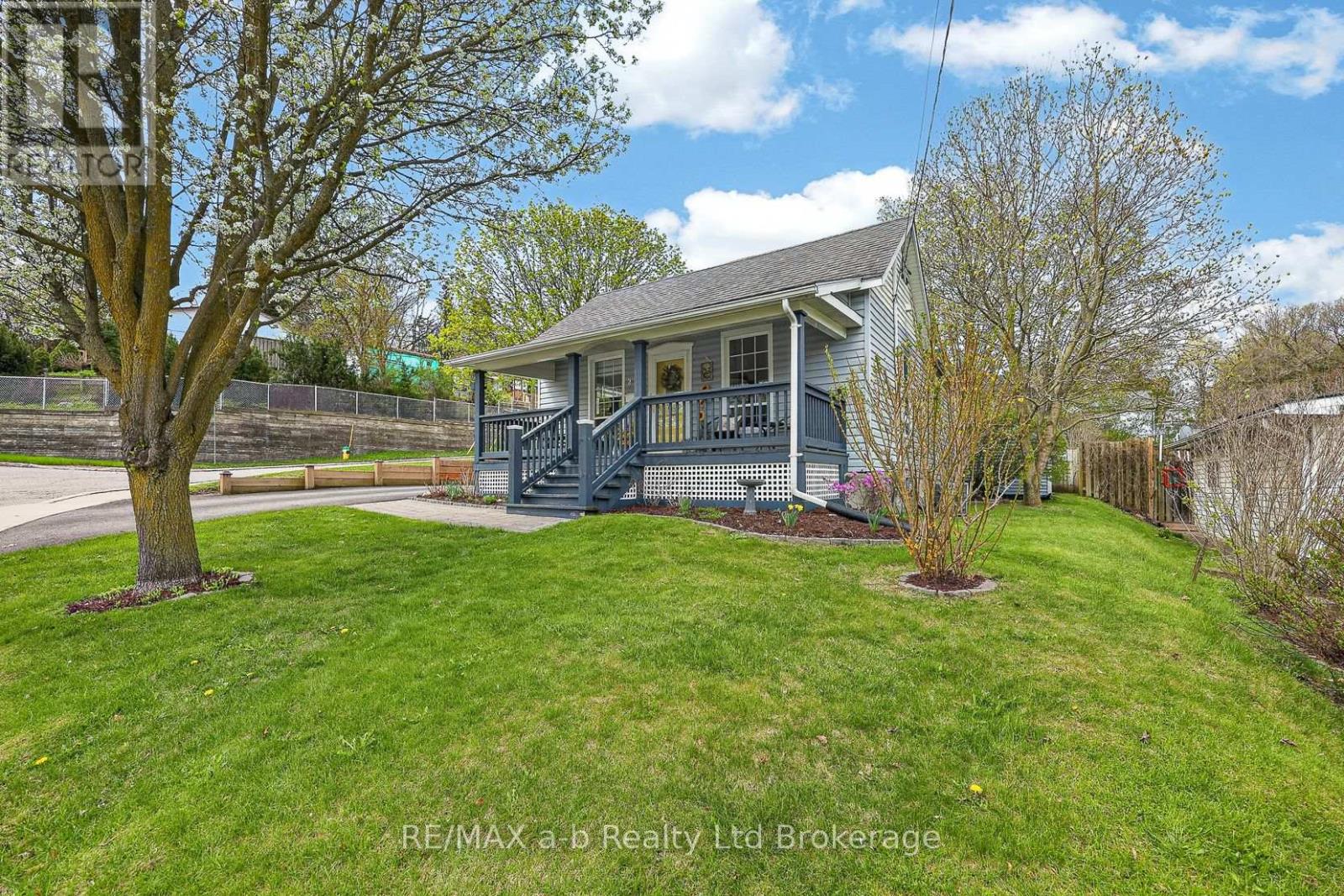 210 Russell Street, Woodstock (Woodstock - South), Ontario  N4S 2Z2 - Photo 6 - X13076334