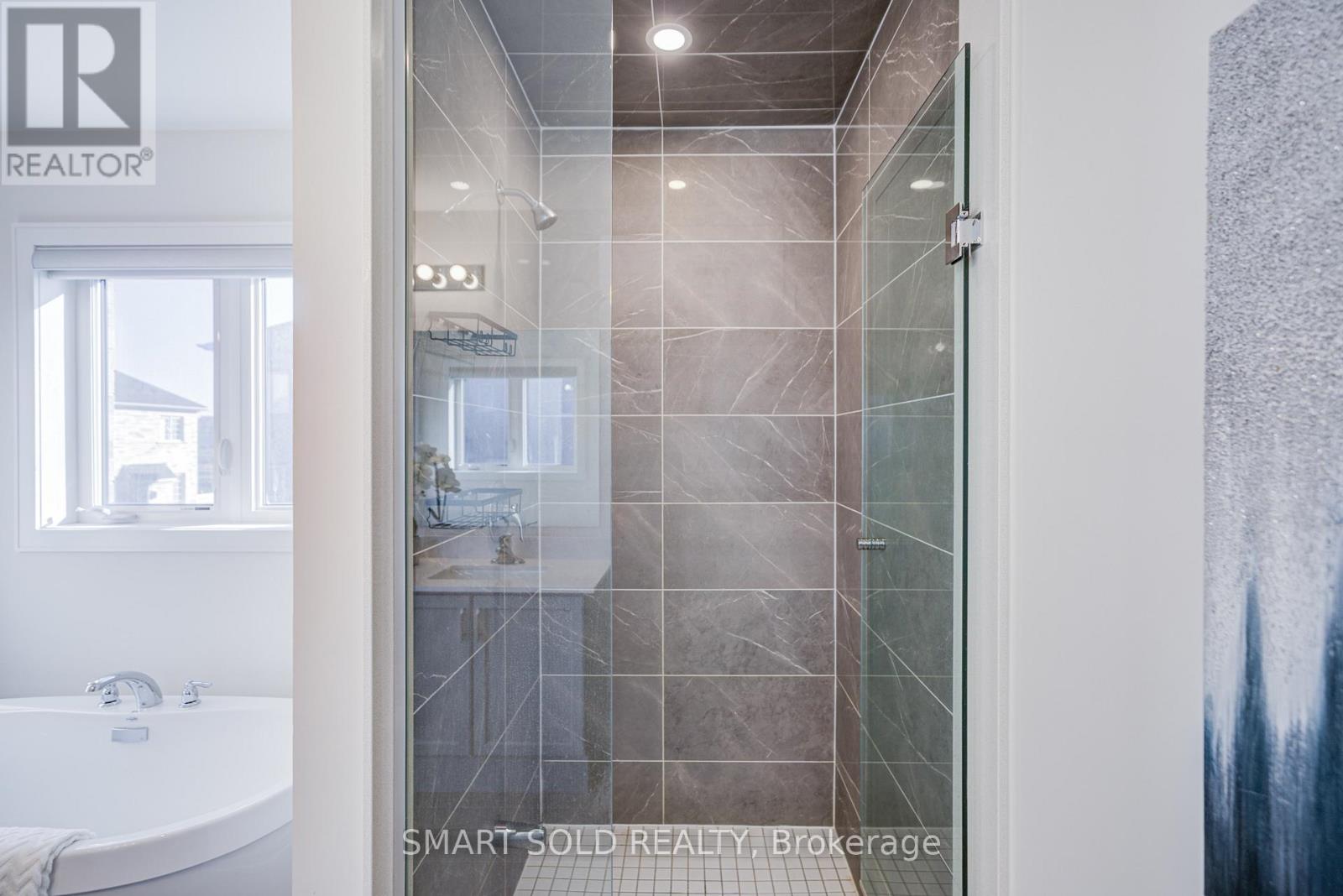 91 Angus Morton Crescent, East Gwillimbury, Ontario  L9N 1S4 - Photo 32 - N13076356