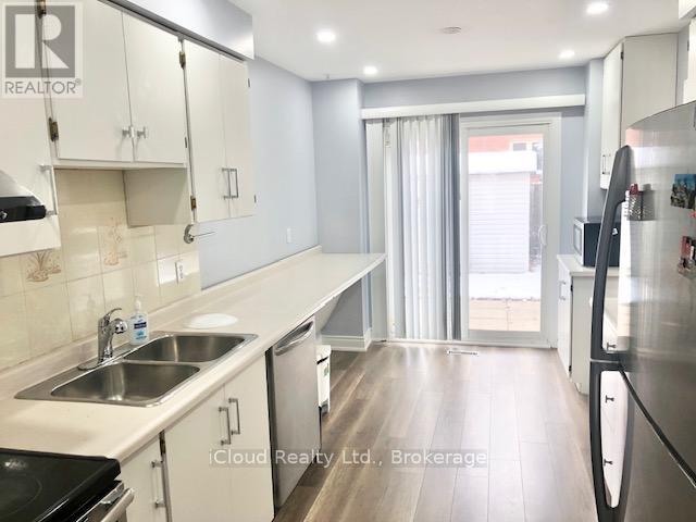 112 Dumfries Avenue, Brampton, Ontario  L6Z 2X3 - Photo 3 - W13076320