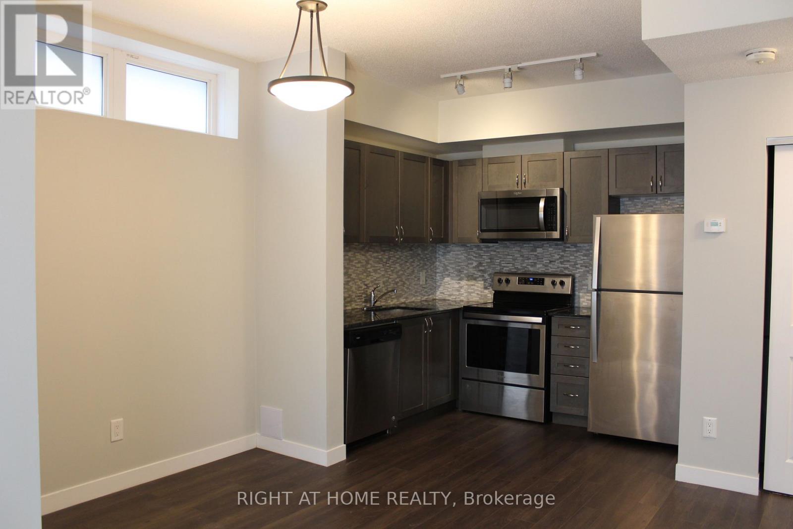 17 - 6 Bicknell Avenue, Toronto, Ontario  M6M 4G3 - Photo 4 - W13076330