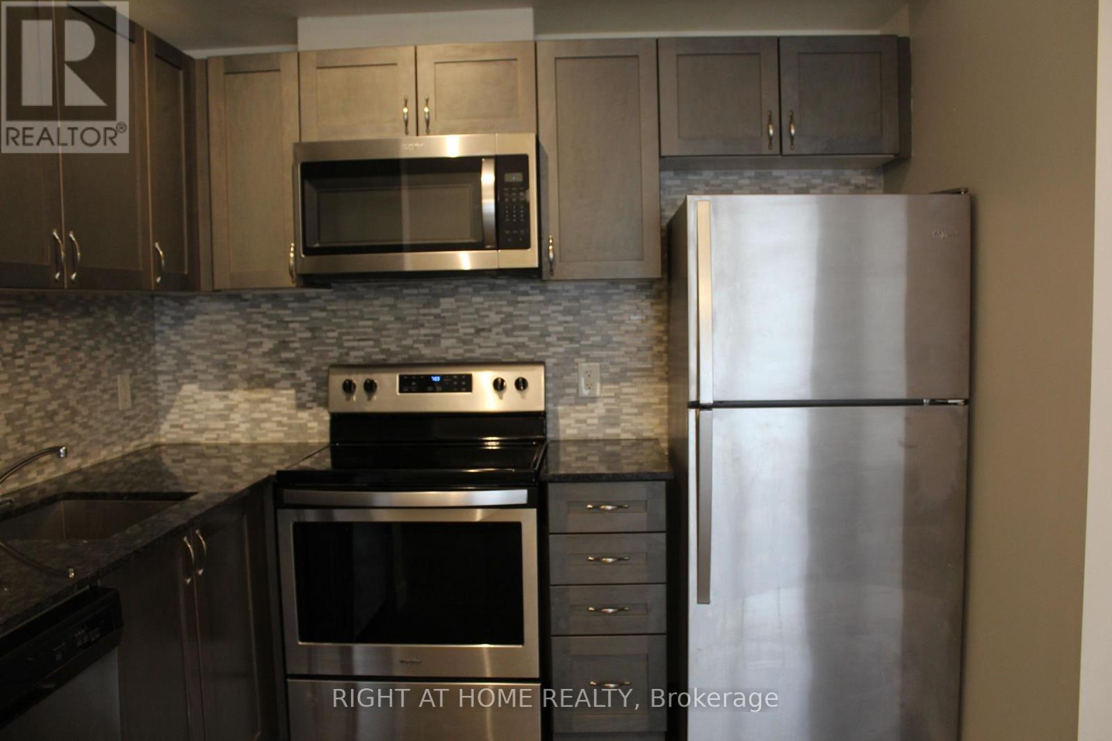 17 - 6 Bicknell Avenue, Toronto, Ontario  M6M 4G3 - Photo 6 - W13076330