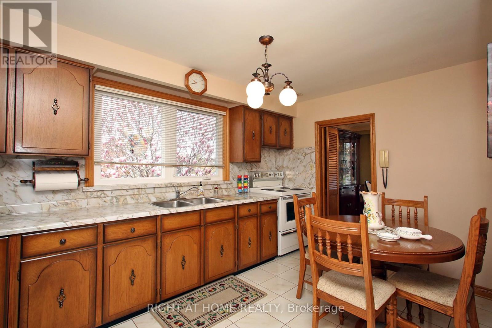 25 Sparrow Avenue, Toronto, Ontario  M6A 1L5 - Photo 10 - W13076338