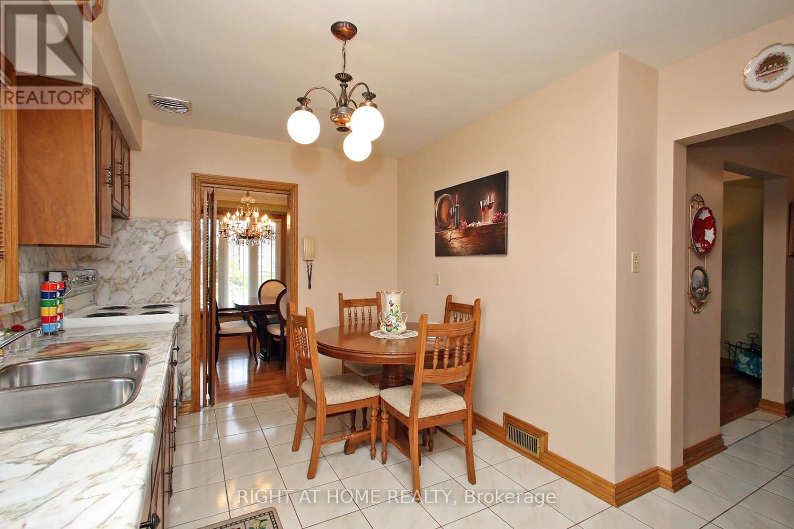25 Sparrow Avenue, Toronto, Ontario  M6A 1L5 - Photo 11 - W13076338