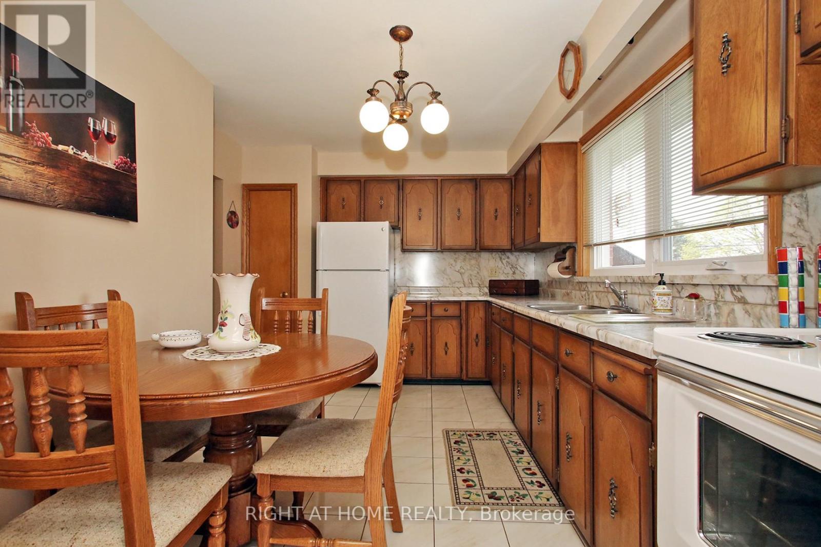 25 Sparrow Avenue, Toronto, Ontario  M6A 1L5 - Photo 12 - W13076338