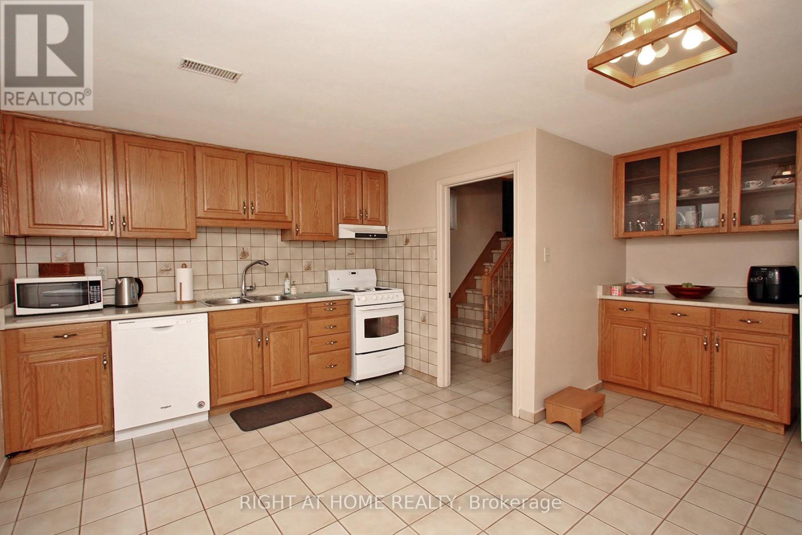 25 Sparrow Avenue, Toronto, Ontario  M6A 1L5 - Photo 18 - W13076338