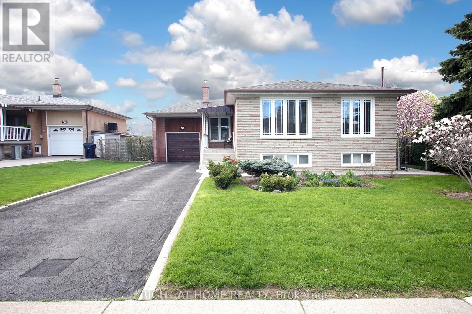 25 Sparrow Avenue, Toronto, Ontario  M6A 1L5 - Photo 2 - W13076338