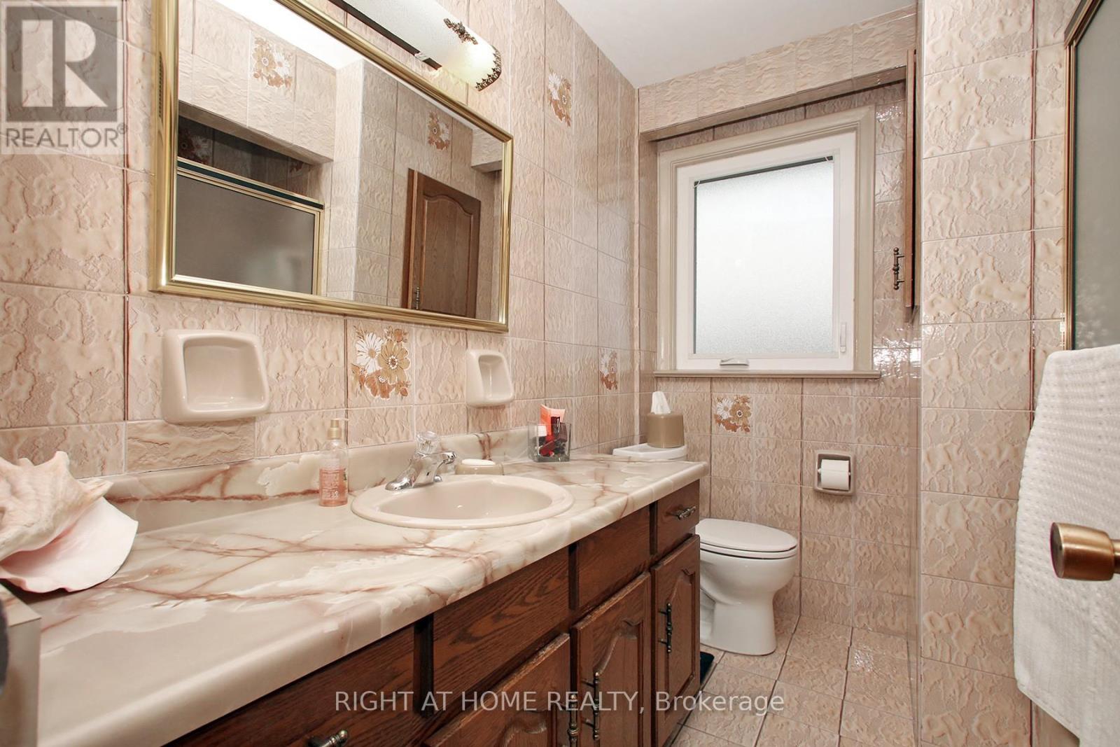 25 Sparrow Avenue, Toronto, Ontario  M6A 1L5 - Photo 23 - W13076338