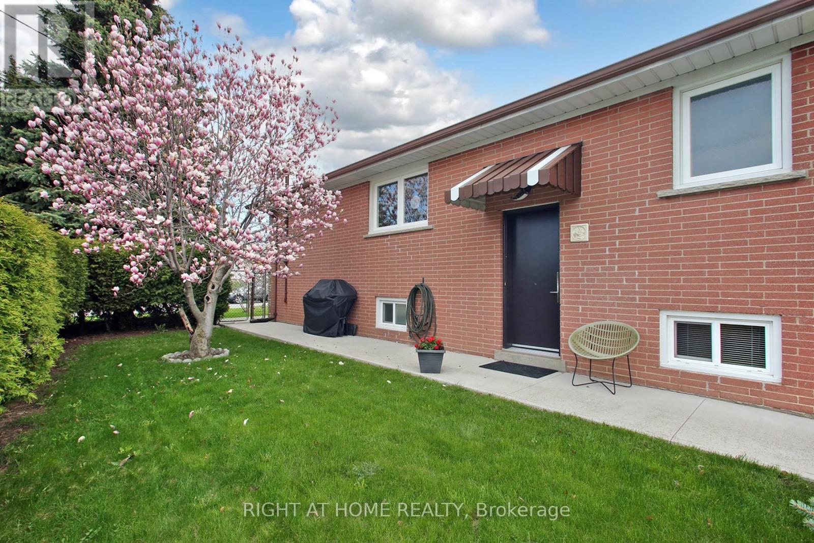 25 Sparrow Avenue, Toronto, Ontario  M6A 1L5 - Photo 25 - W13076338