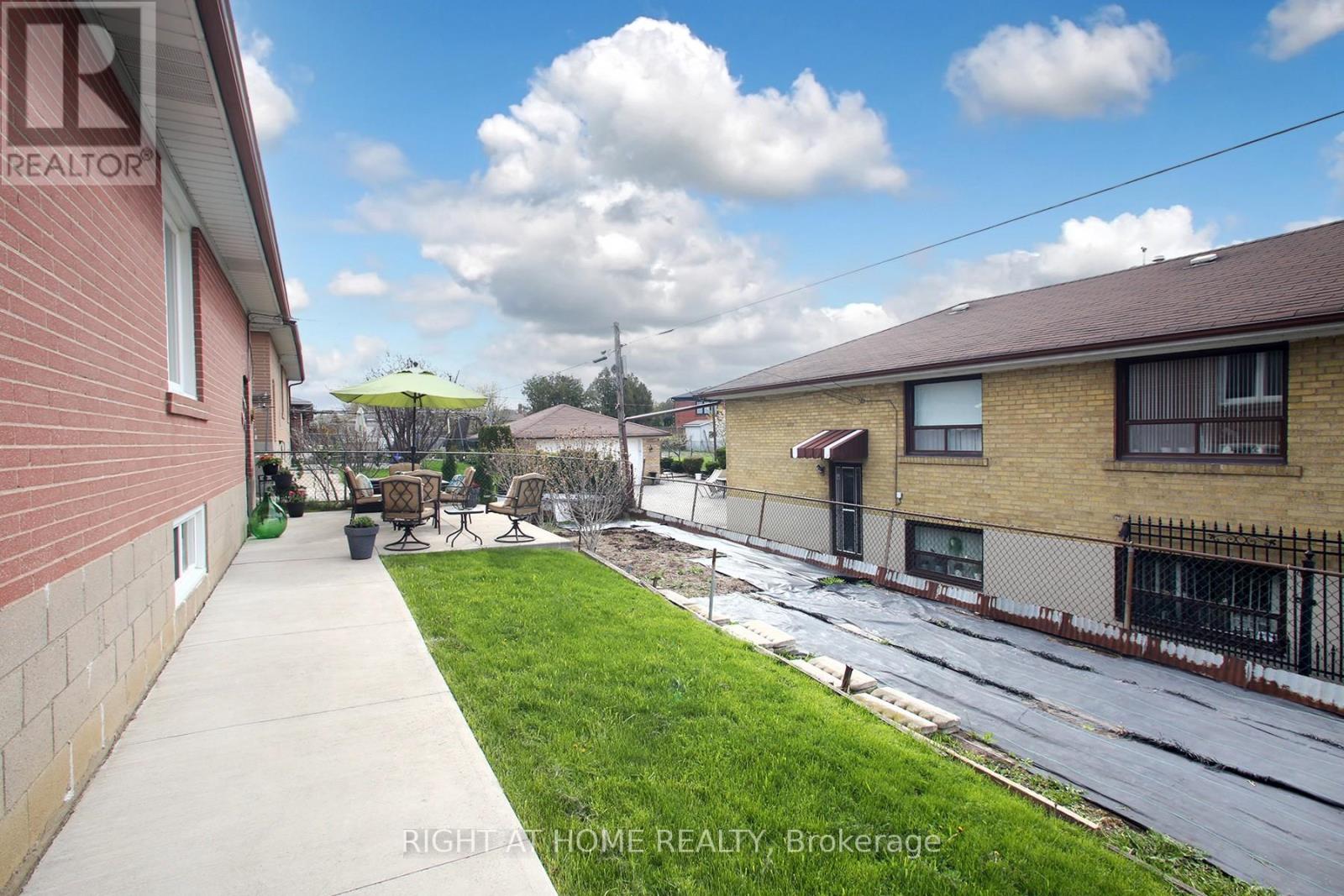 25 Sparrow Avenue, Toronto, Ontario  M6A 1L5 - Photo 26 - W13076338