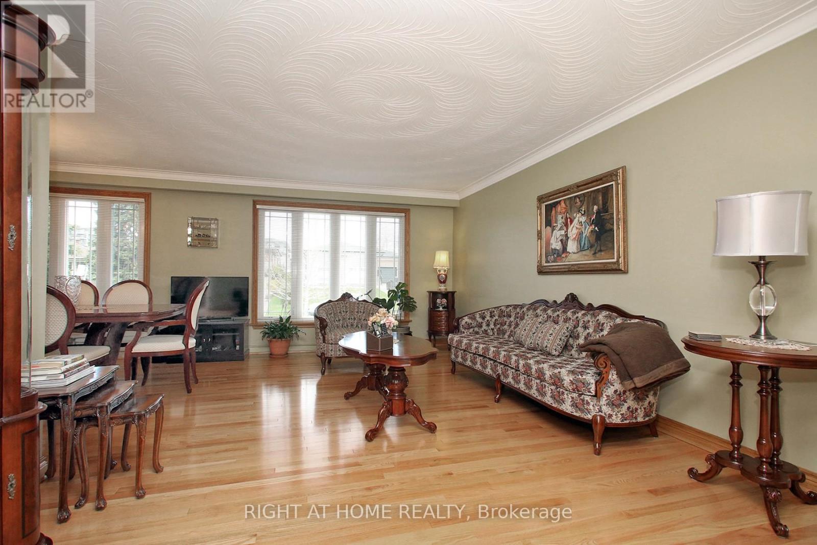 25 Sparrow Avenue, Toronto, Ontario  M6A 1L5 - Photo 4 - W13076338