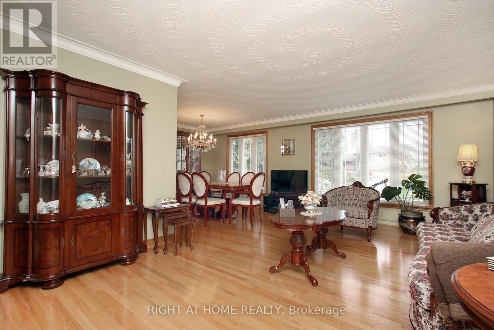 25 Sparrow Avenue, Toronto, Ontario  M6A 1L5 - Photo 6 - W13076338