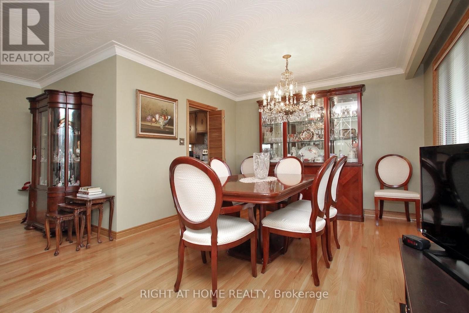 25 Sparrow Avenue, Toronto, Ontario  M6A 1L5 - Photo 7 - W13076338